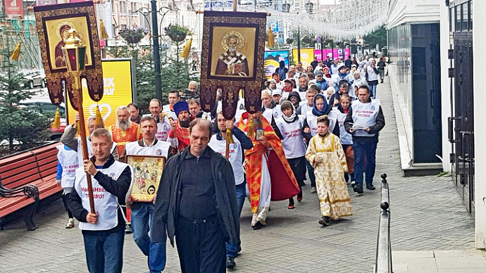В Екатеринбурге прошёл крестный ход в честь дня трезвости