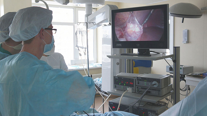 Хирурги ОДКБ впервые удалили опухоль печени эндоскопическим способом