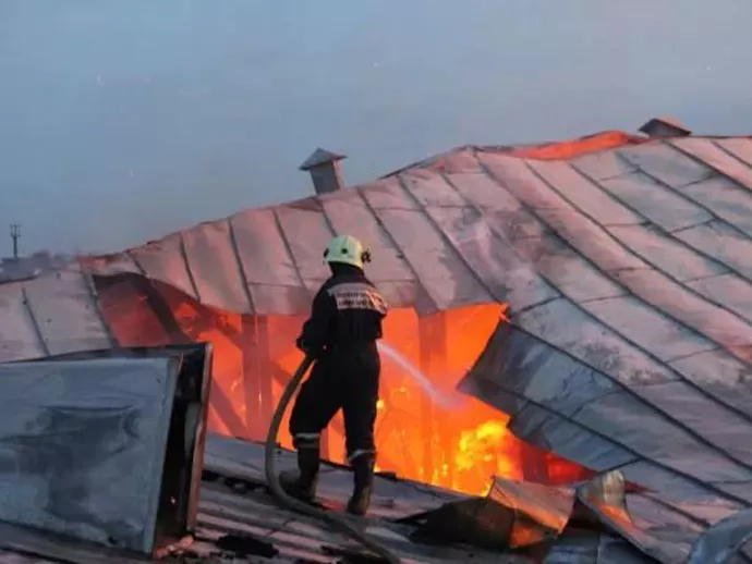 В Свердловской области произошёл пожар: эвакуировано девять детей