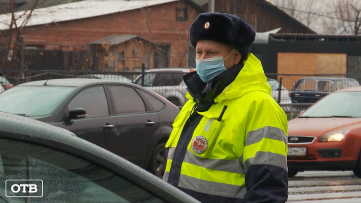 Инспекторы Екатеринбурга напомнили велосипедистам и пешеходам о правилах