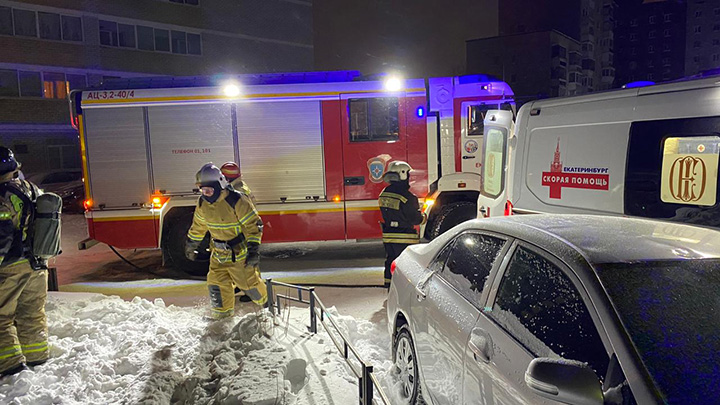 В Екатеринбурге три человека пострадали в пожаре на Ереванской