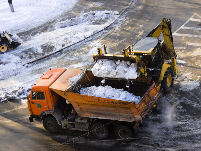 Машины, мешающие уборке снега в Екатеринбурге, будут эвакуированы