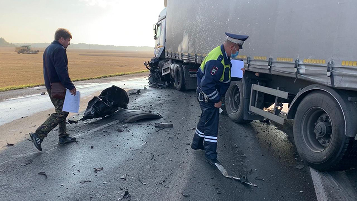 На Тюменском тракте водитель «Пежо» погиб в ДТП с грузовиком