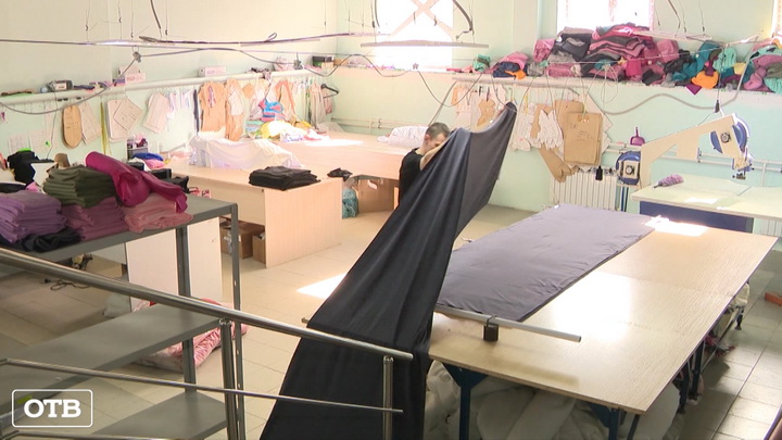 Екатеринбургская фабрика ищет швей для пошива многоразовых масок