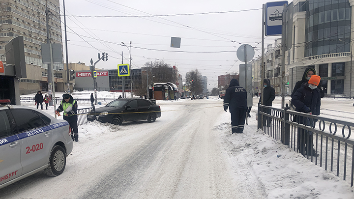 В Екатеринбурге «Лачетти» сбил девочку, перебегавшую дорогу