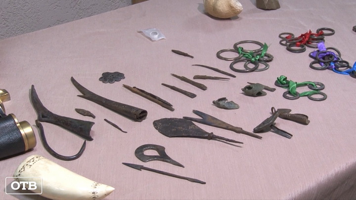 В Екатеринбурге изъяли самовар, набитый средневековыми артефактами