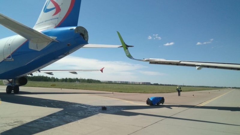 В Санкт-Петербурге столкнулись два пассажирских самолёта