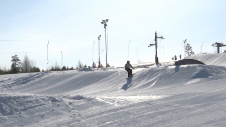 В Екатеринбурге стартовал чемпионат УрФО по сноуборду