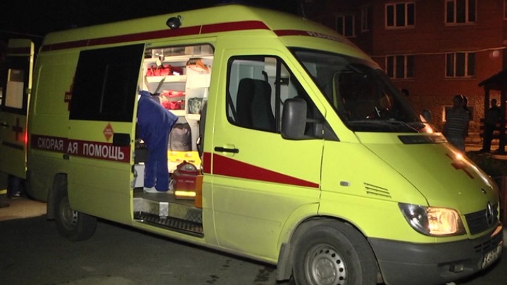 В Екатеринбурге мужчина забросал камнями машину скорой помощи