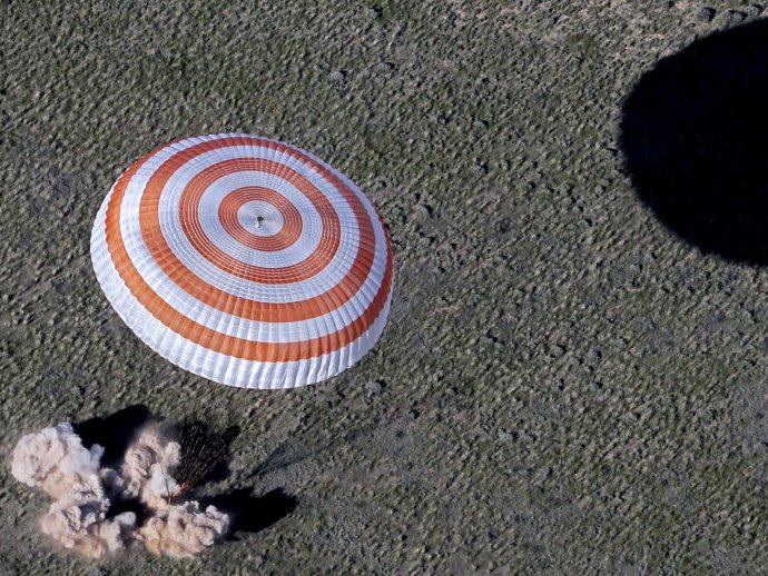 Экипаж «Союза ТМА-20М» благополучно приземлился в степи Казахстана