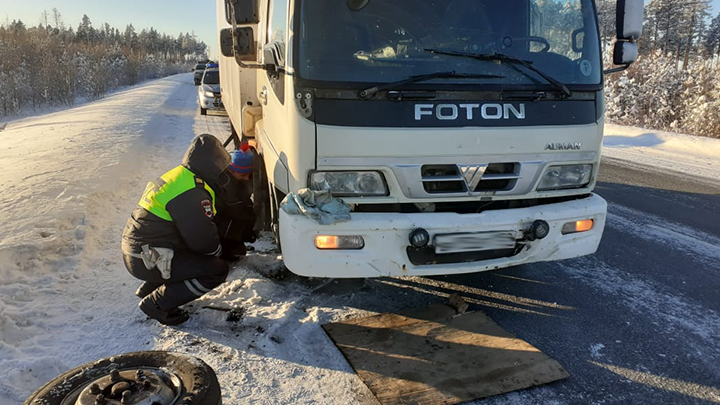 Уральские полицейские помогли отремонтировать неисправный грузовик