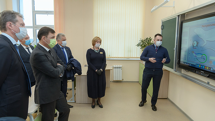 Евгений Куйвашев посетил обновлённую школу в Верхней Пышме