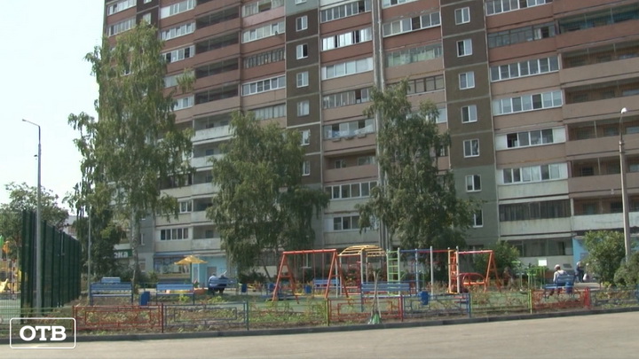 В Ленинском районе после реконструкции открылся обновлённый двор