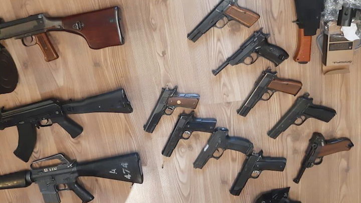 На Урале ФСБ и полиция накрыли мастерскую по производству оружия