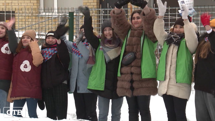 Уральские студенты сделали гигантскую зачётку из снега