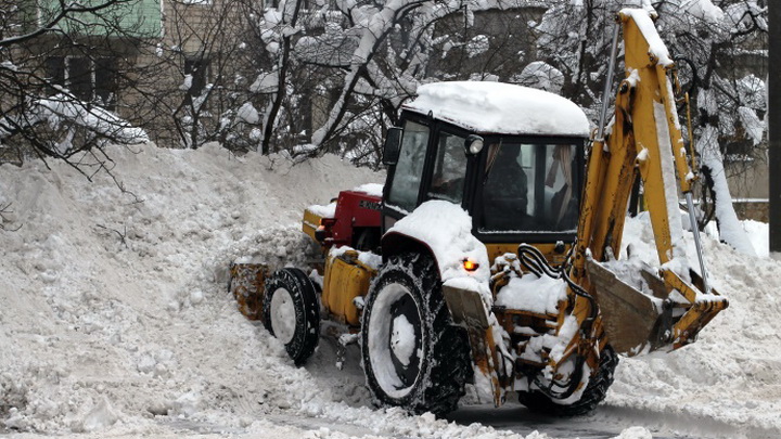 Сверх нормы: на Среднем Урале ликвидируют последствия снегопада