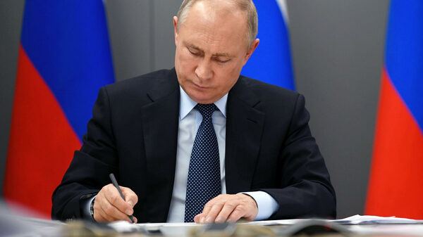 Владимир Путин дал старт "Национальному словарному фонду"