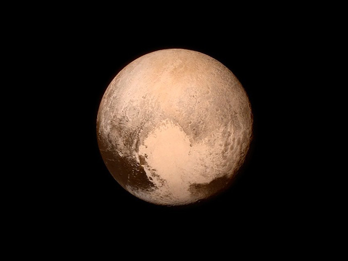 Зонд New Horizons максимально сблизился с Плутоном