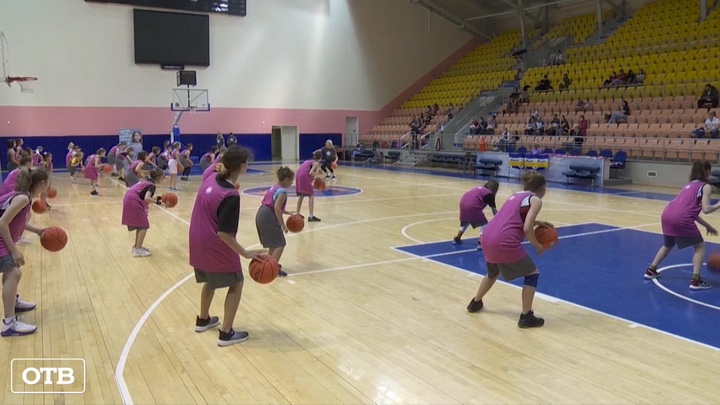 Тренер молодежного состава баскетбольного клуба УГМК провела мастер-класс для спортсменок из Верхней Пышмы и Екатеринбурга