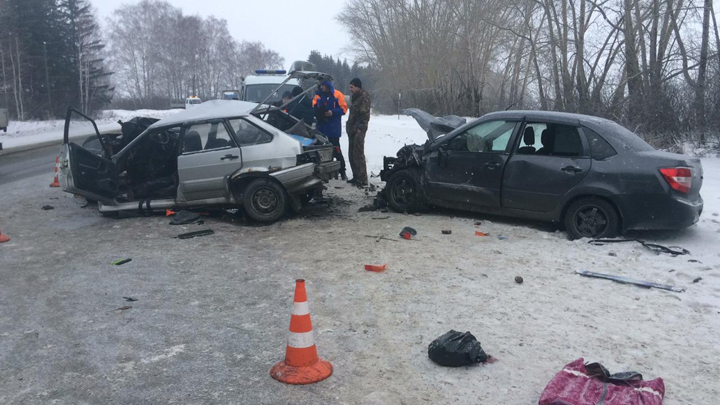 Жёсткое ДТП под Екатеринбургом: один человек погиб, пятеро пострадали