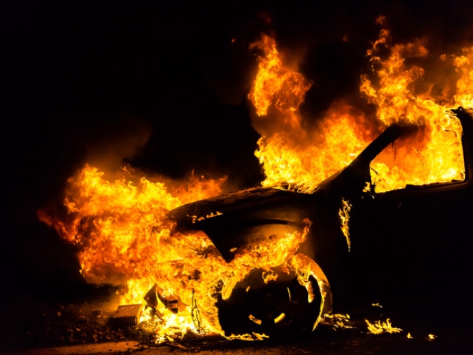 На трассе Пермь – Екатеринбург выгорел автомобиль