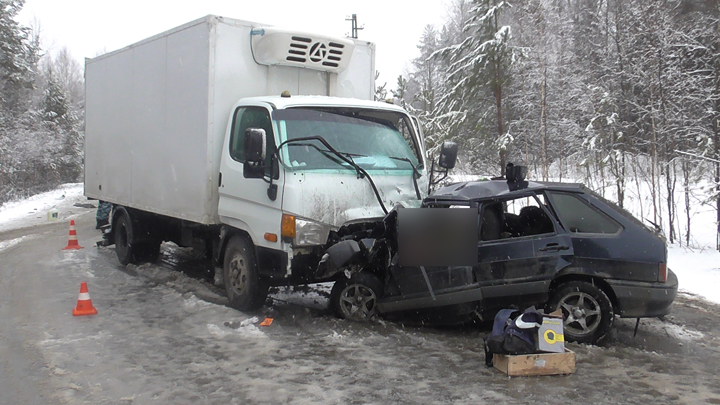 Три человека погибли в страшном ДТП с грузовиком под Кушвой