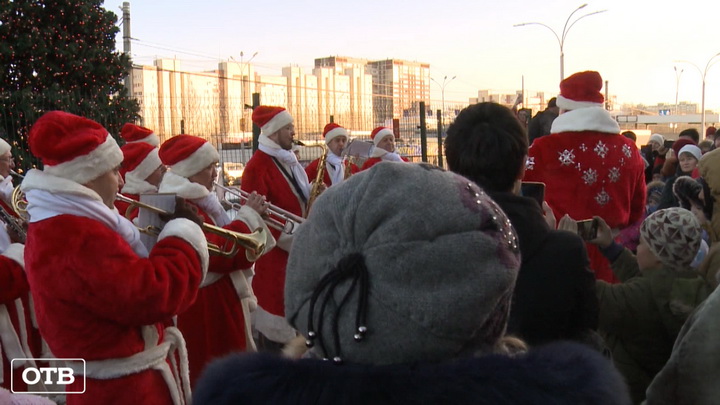 ТРЦ «Карнавал» открыл свою новогоднюю ёлку