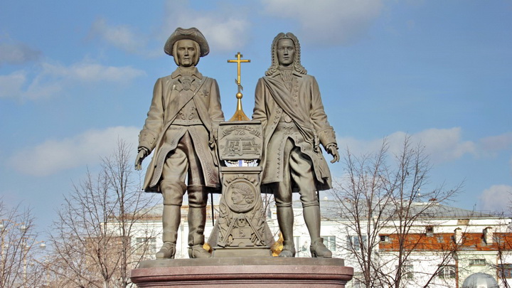 Арбитражный суд разрешил свободно публиковать фотографии памятника Татищеву и де Геннину