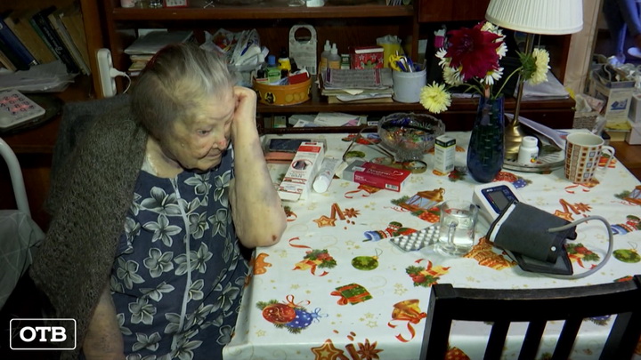 В Екатеринбурге сиделку подозревают в избиении 95-летней пенсионерки