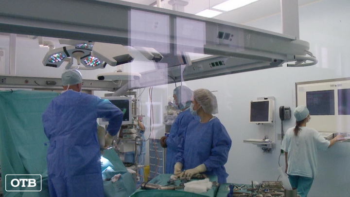 Врачи из Нижнего Тагила делают операции с помощью нового медицинского оборудования