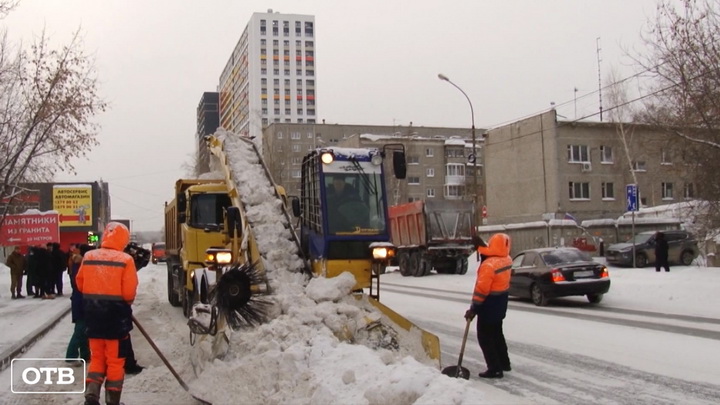 В Екатеринбурге усилили контроль за работой по уборке снега