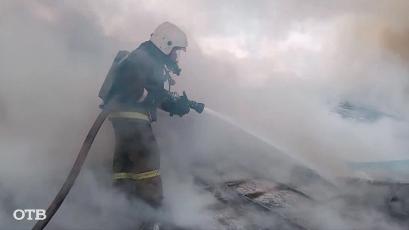 В Екатеринбурге ликвидирован крупный пожар на хлебокомбинате