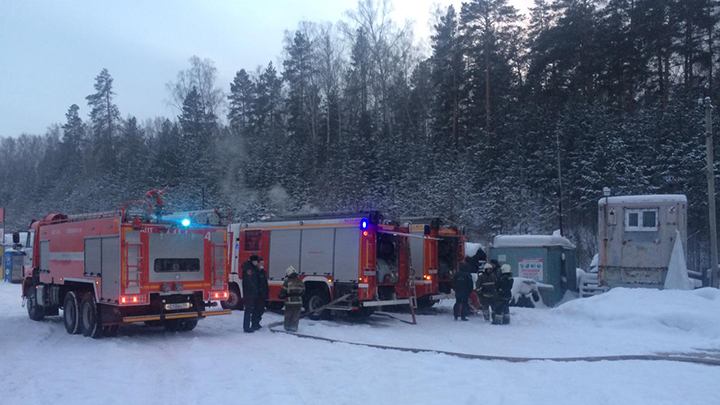 Пожарные предотвратили взрыв на заправке под Екатеринбургом