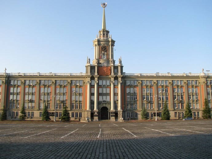 В Екатеринбурге до 10 мая закрывается парковка на площади 1905 года