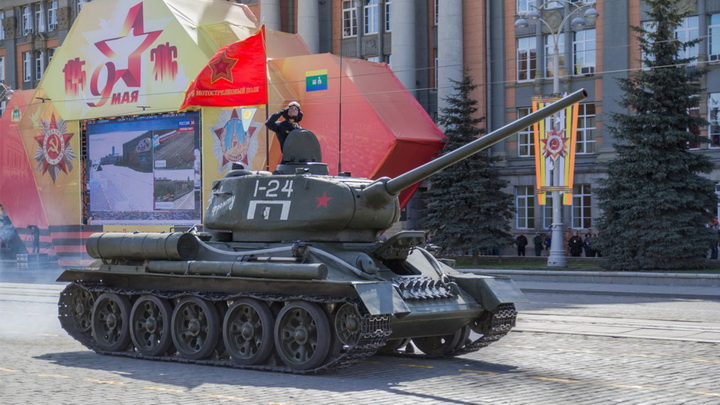 В центре Екатеринбурга проходит совместная репетиция Парада Победы