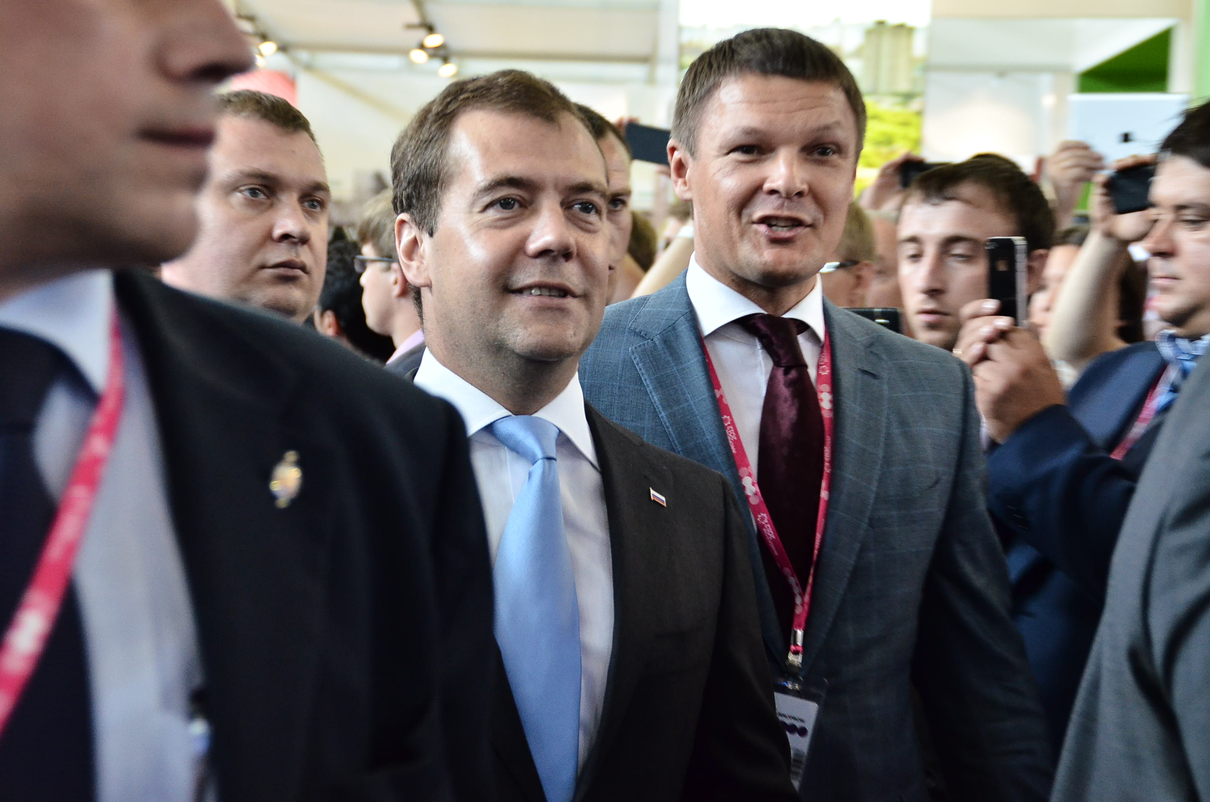 Новые российские премьеры. Иннопром 2012 Медведев. Выставка Иннопром 2021. Иннопром 2014.