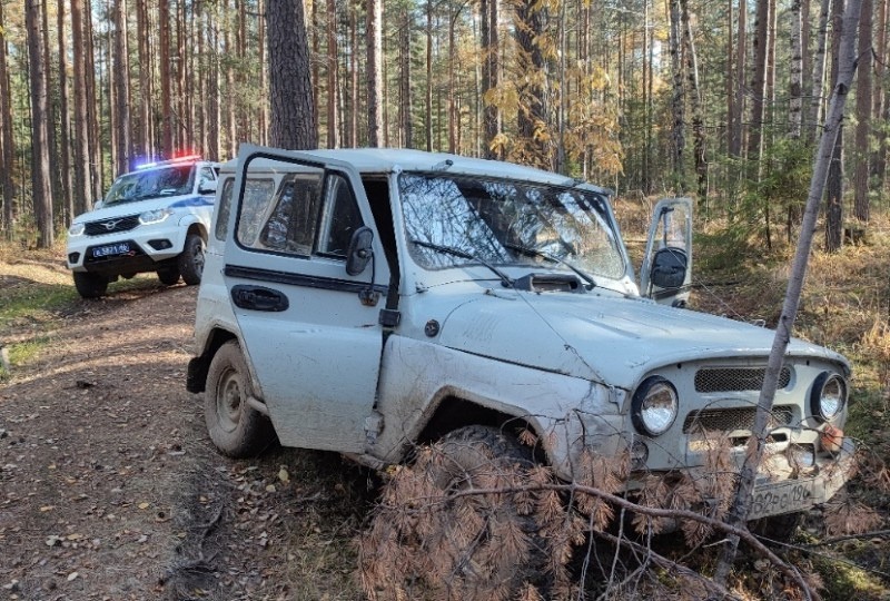 Погоня по бездорожью на Урале: пьяный водитель УАЗа пытался скрыться от полиции в лесу