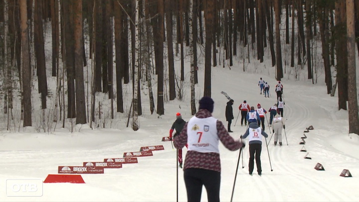 Уральские росгвардейцы выясняют, кто сильнее в лыжных гонках