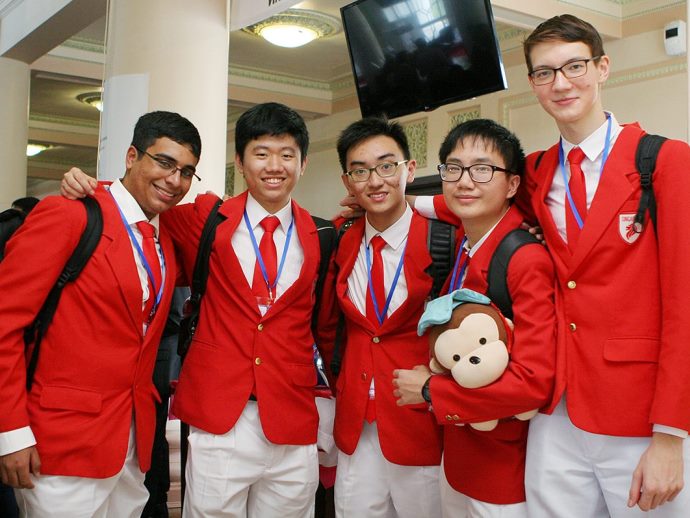 Физики из Сингапура стали победителями школьного турнира в УрФУ