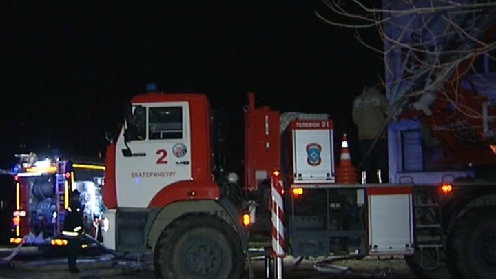 Свыше 100 екатеринбуржцев эвакуировали из-за пожаров с начала выходных