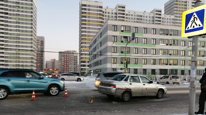 В Екатеринбурге водитель ВАЗ из-за яркого солнца сбил ребёнка
