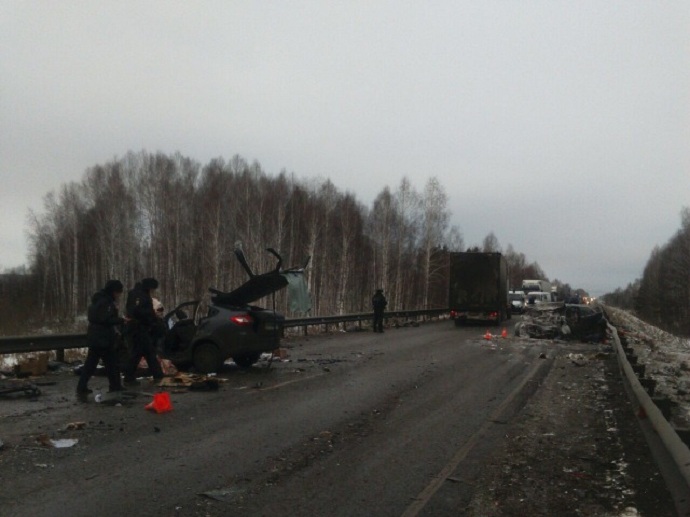 На трассе Екатеринбург – Тюмень случилось серьёзное ДТП: есть погибшие