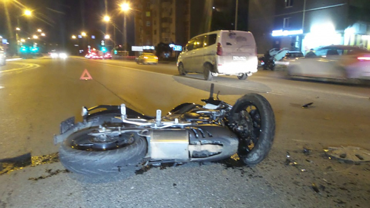 В Екатеринбурге мотоциклист попал в больницу после ДТП с «Ниссаном»