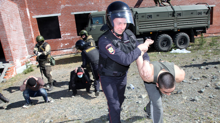 В Екатеринбурге силовики погасили конфликт в центре содержания мигрантов