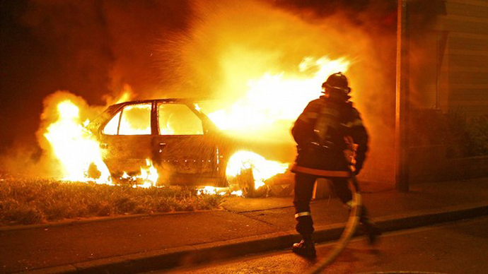 На улице Металлургов в Екатеринбурге ночью горели три иномарки