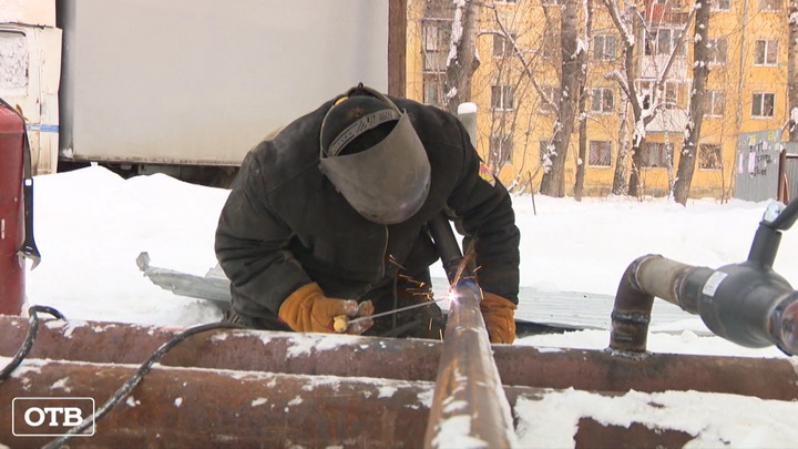 Замена труб на Сортировке в Екатеринбурге продлится до конца февраля