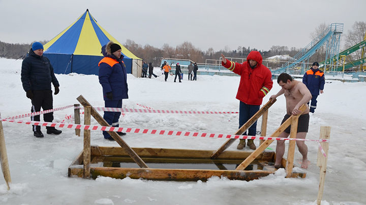 МЧС: крещенские купания на Среднем Урале проходят без происшествий