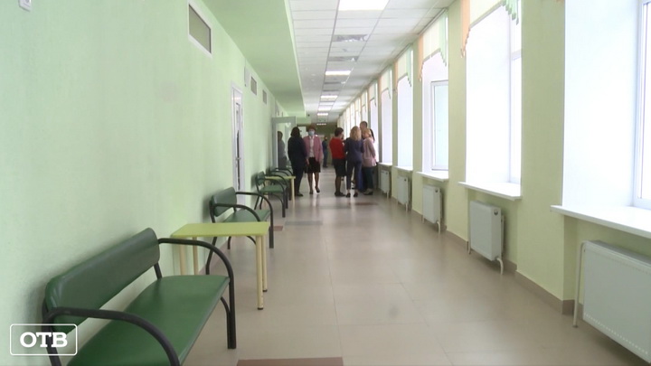 В Екатеринбурге после капитального ремонта открылась школа № 43