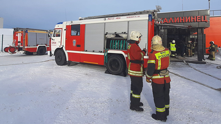 Пожарные Екатеринбурга нагрянули в спорткомплекс «Калининец»