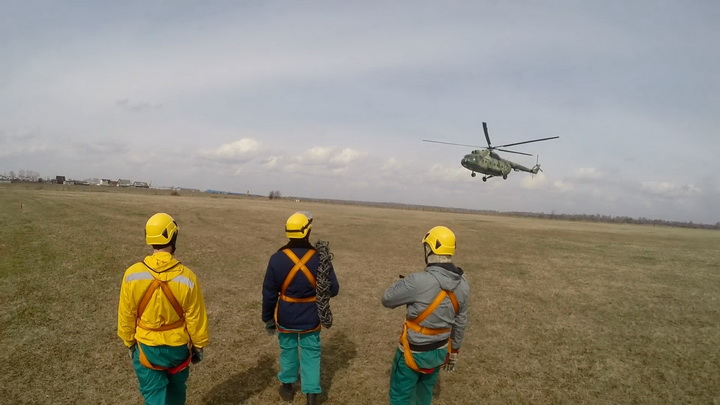 Десантники-пожарные провели учения на аэродроме Алапаевска